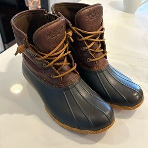 Sperry boots size 8.5 brown leather with Navy rubber